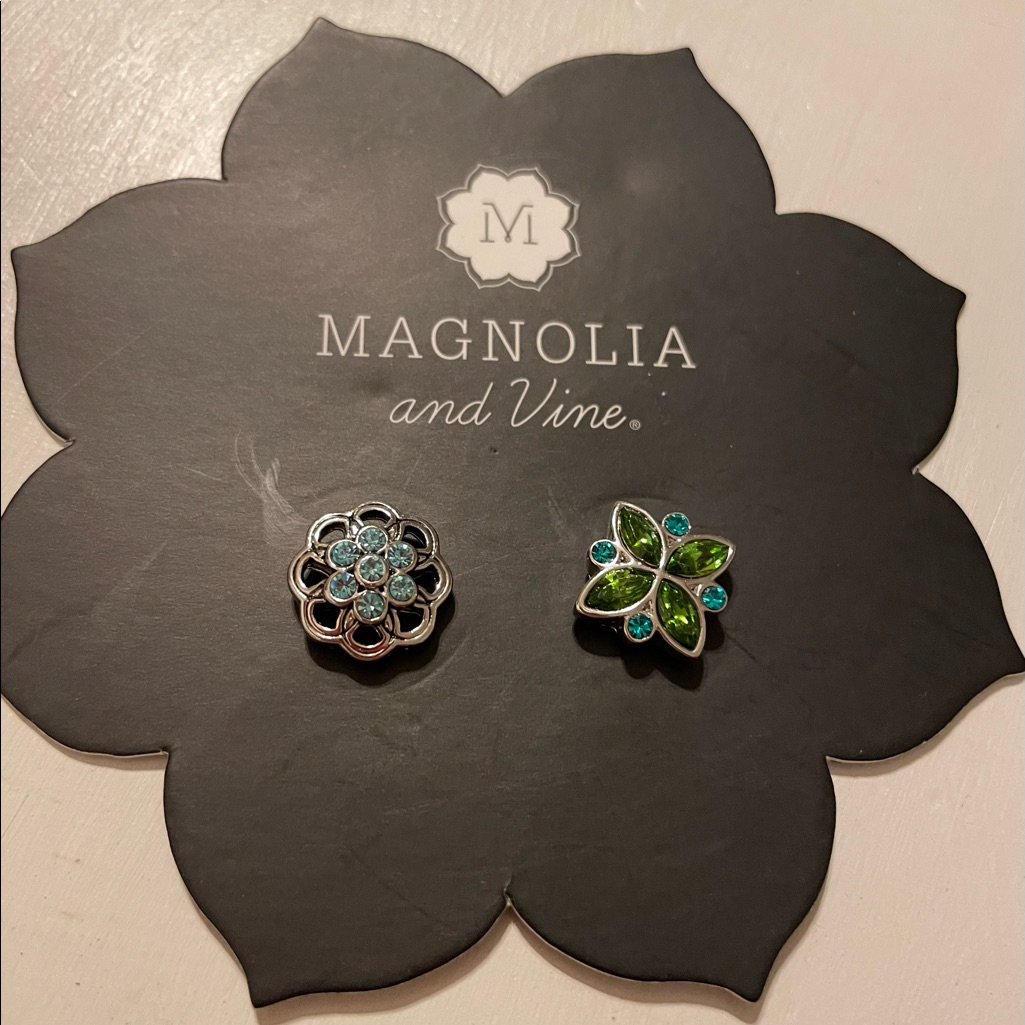Magnolia Vine 12mm Snaps Lot Of 2 15$